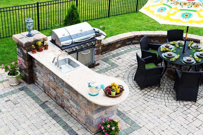 The 4 Must-Haves For Your Outdoor Kitchen